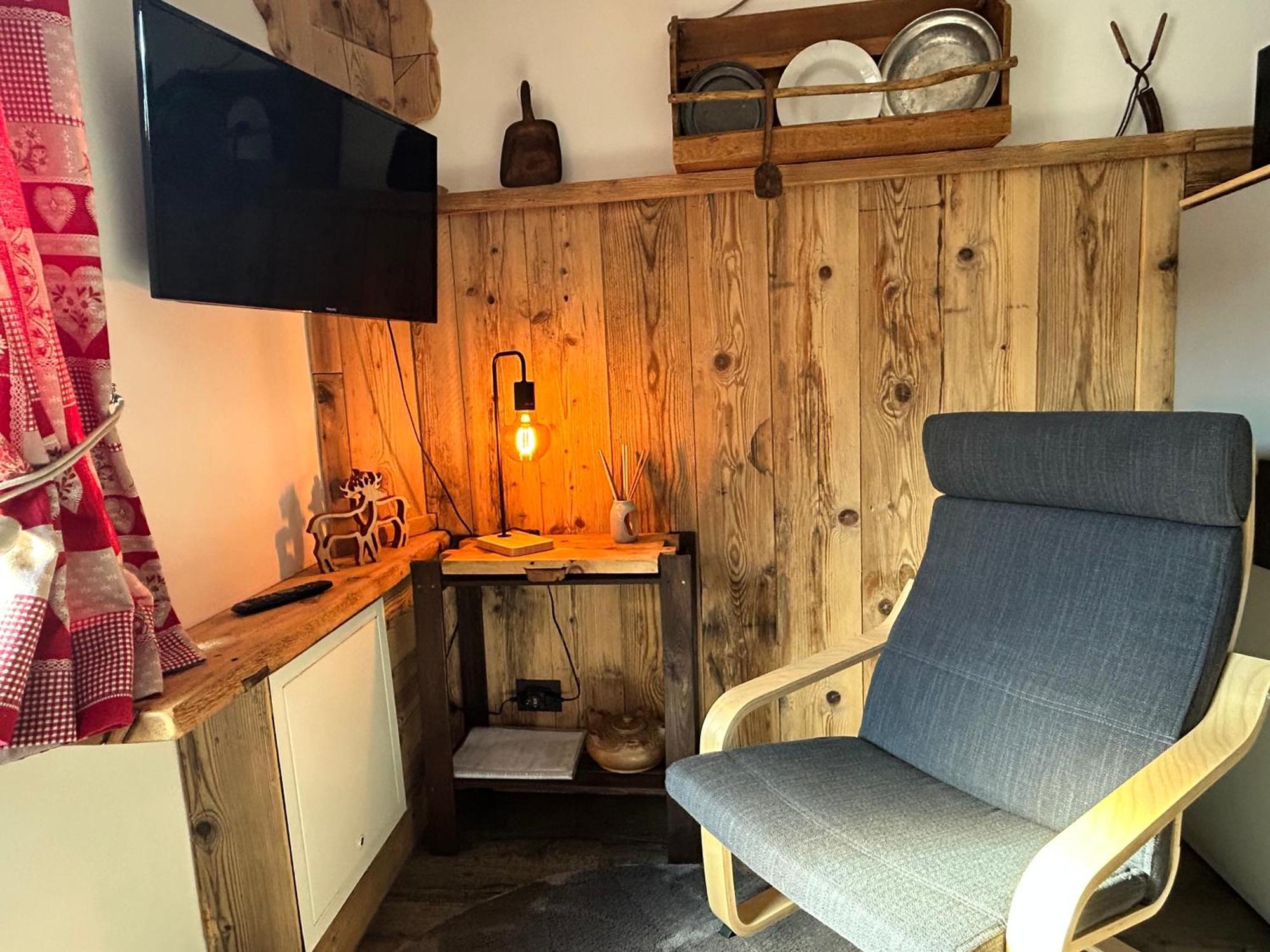 Maison Rongier Nel Centro Di 科涅 外观 照片